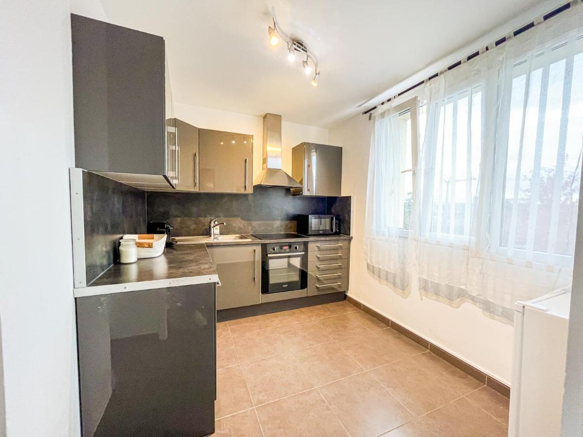 Suite Fanette Vénissieux Exteriör bild