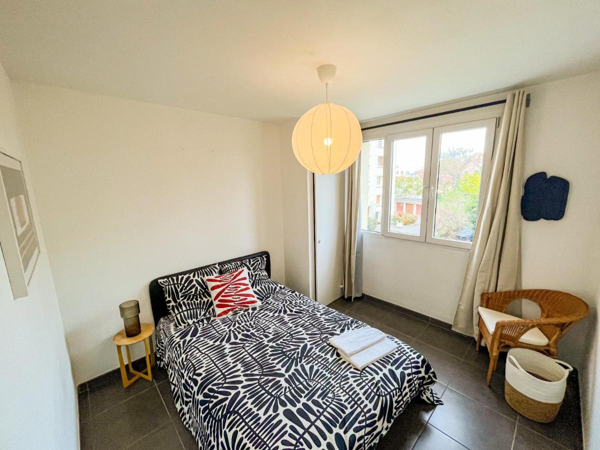 Suite Fanette Vénissieux Exteriör bild